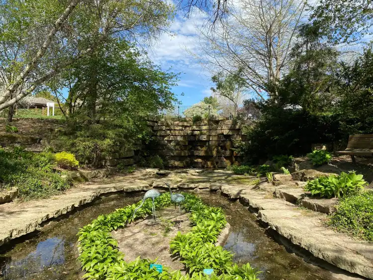 Hotels near Dubuque Arboretum & Botanical Gardens