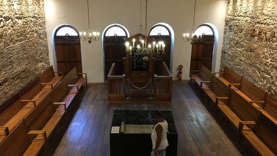 Synagogue Kahal Zur Israel