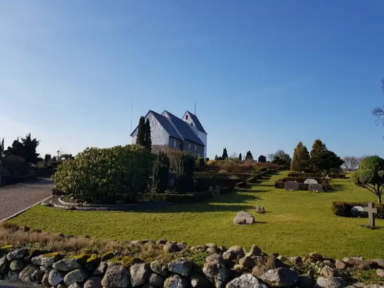Hotels near Harte Kirke