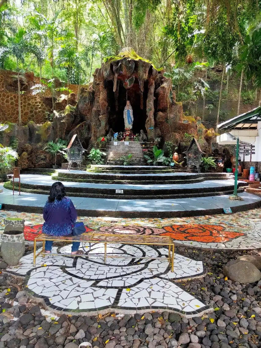 Hotel dekat Goa Maria Sendang Sriningsih