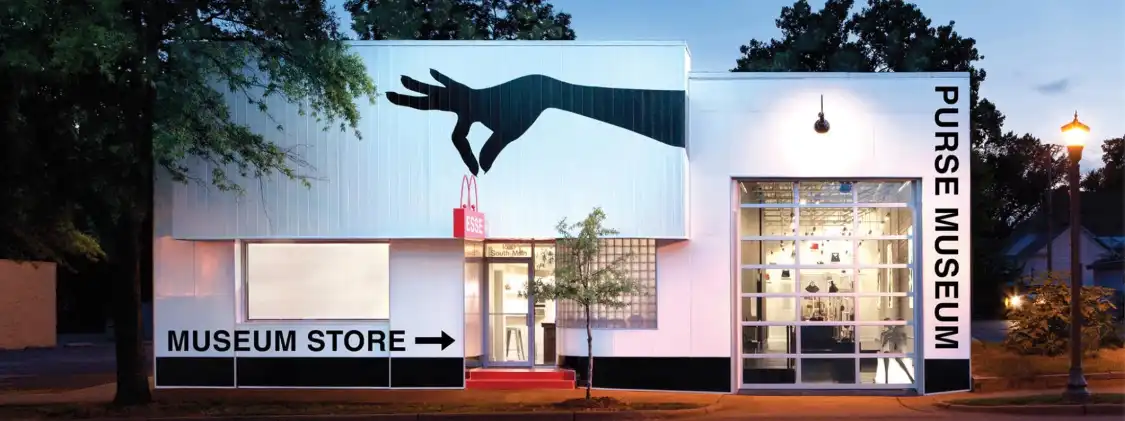 Hotels near ESSE Purse Museum & Store