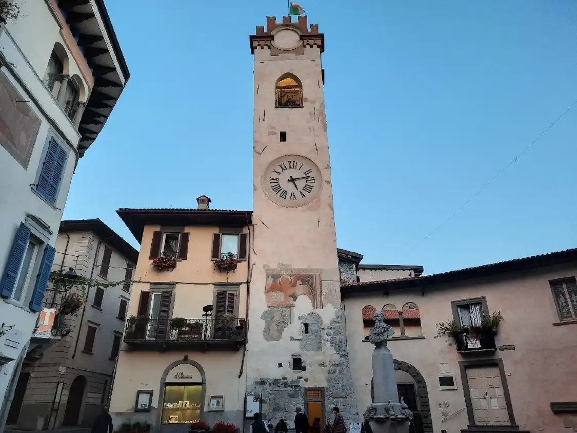 Hotels near Torre Civica
