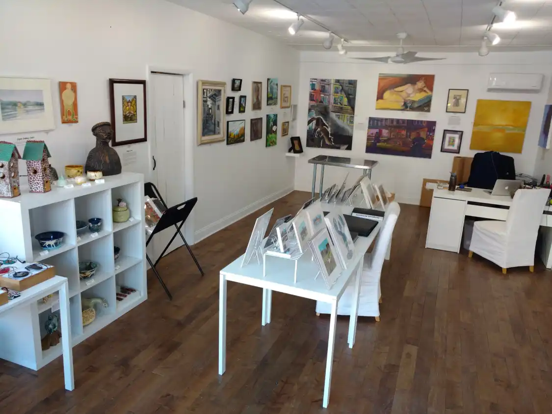 Hotels near Emerge Gallery & Art Space