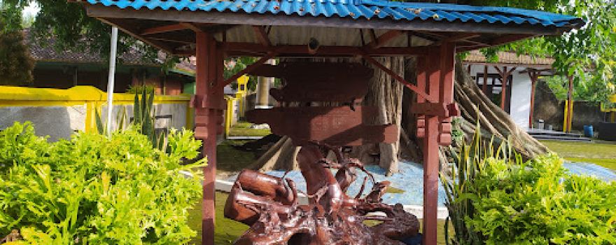 Kampung Samin Klopoduwur