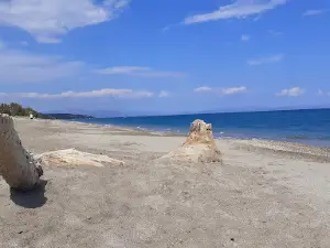Camping Mani Beach