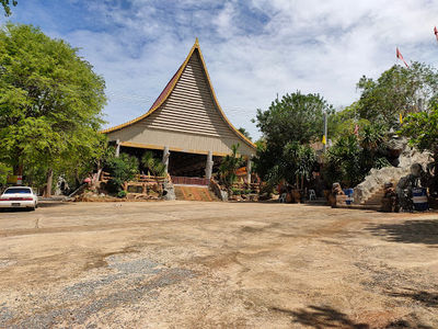 Wat Khao Chong Kling