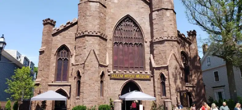 Hotels near Salem Station