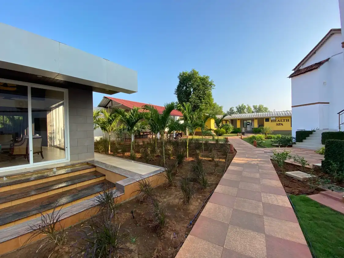 Các khách sạn gần Betalbatim Beach