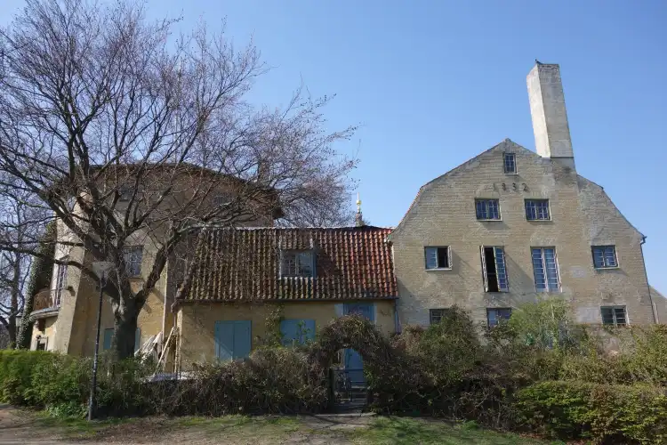 Hotels near Lille Molle