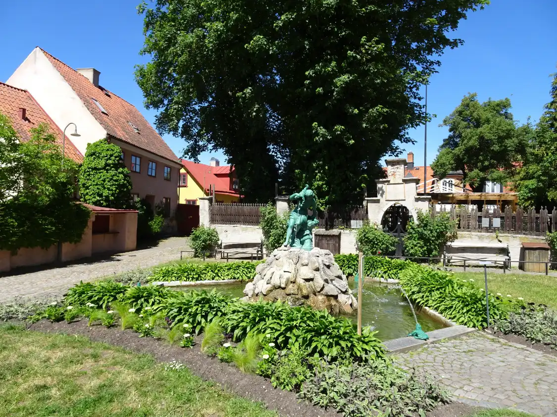 Hotels near Botaniska Tradgarden