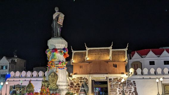 Thao Suranari Monument (Ya Mo)