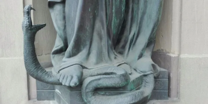 Skulpturen 'Wahrheit und Gerechtigkeit'