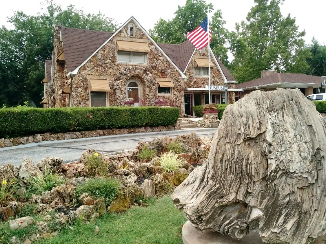 Hotels near Midgley Museum