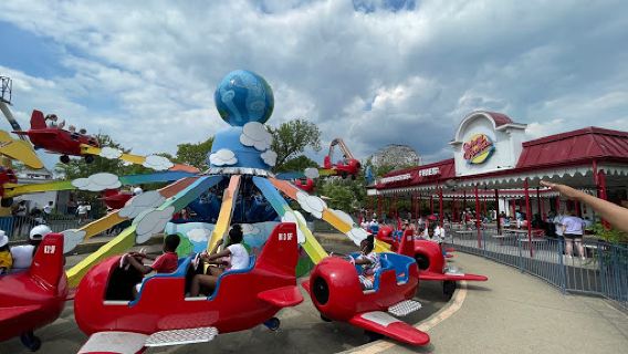 Hurricane Harbor Chicago