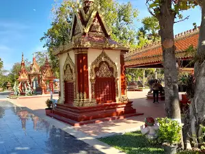 Oknha Klaeng Meung Shrine