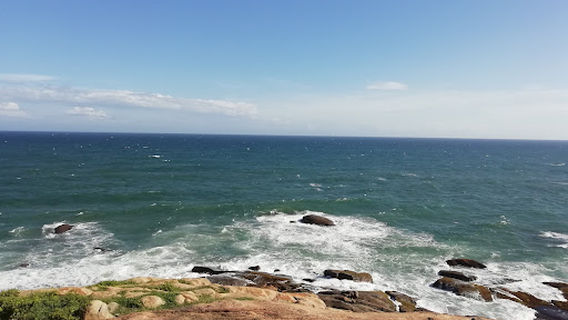 Arugambay Beach