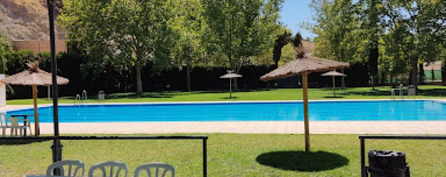 Cuevas Bajas's public swimming pool