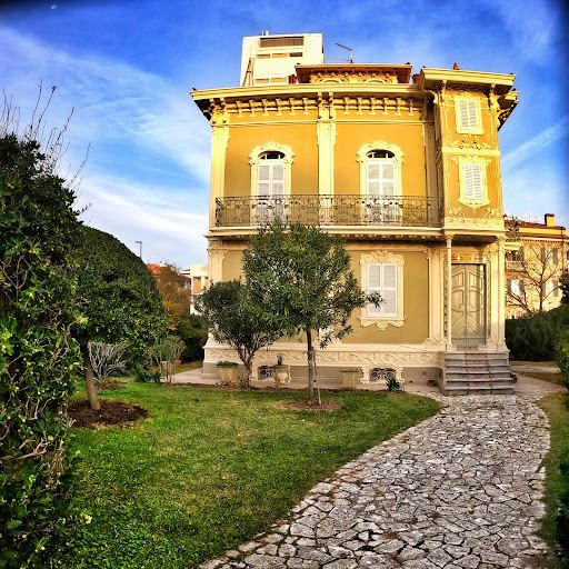 Compare 5 airports near Pesaro