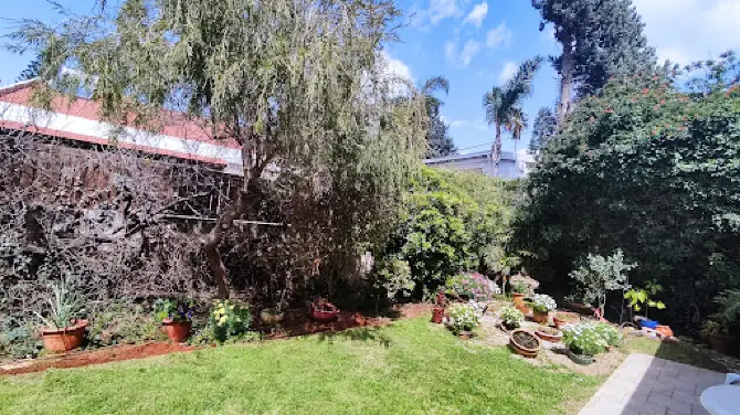 Ruth Ze'ev Public Garden