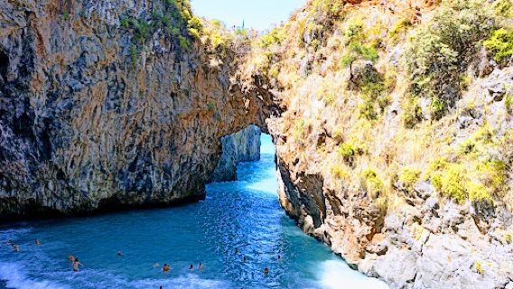 Great Arch Cave (Grotta del Saraceno)