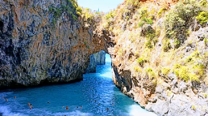 Great Arch Cave (Grotta del Saraceno)