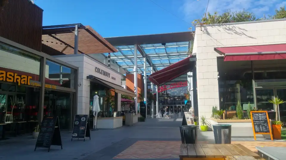 4_Shopping Promenade