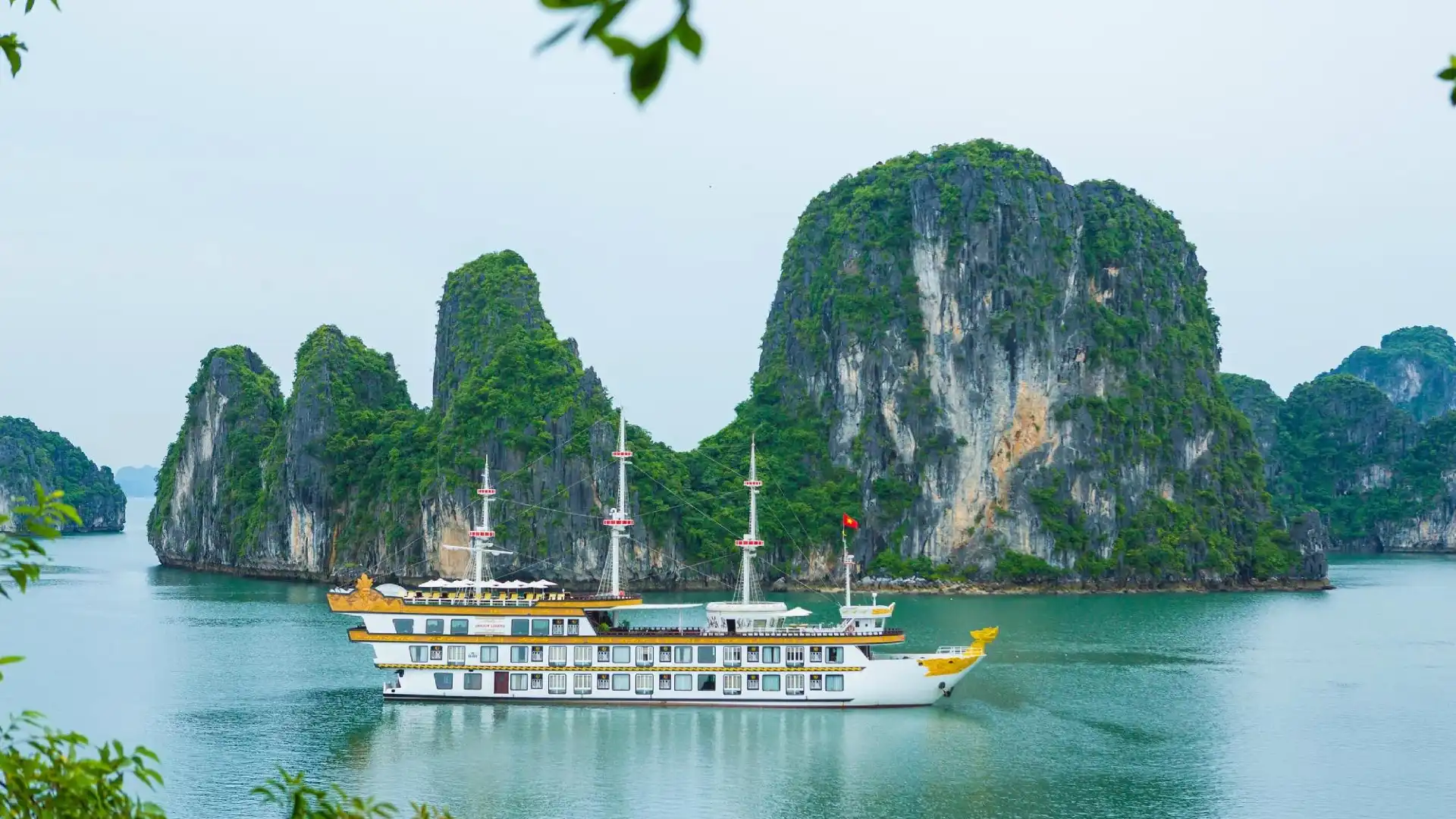 Hotels near Dragon Legend