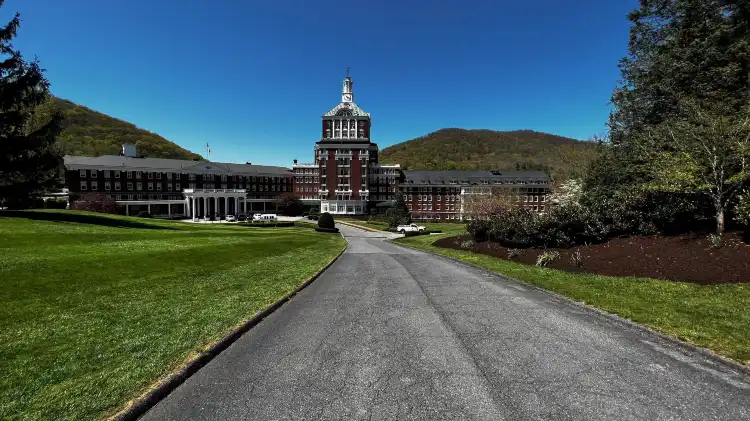 Hotels in Bath County