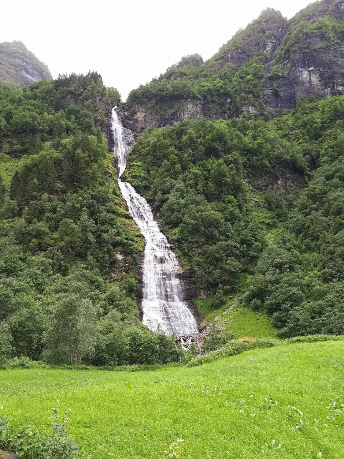 Hotels near Botnafossen (Fossen)