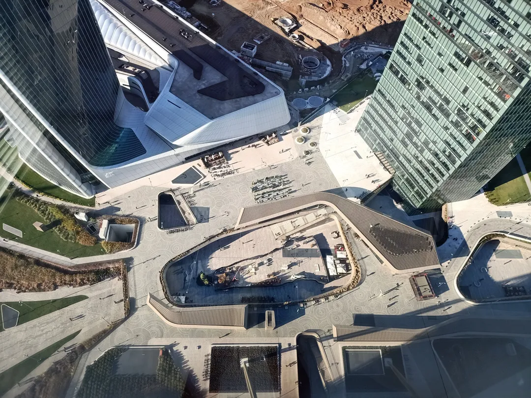 5_Torre Isozaki - The Straight One