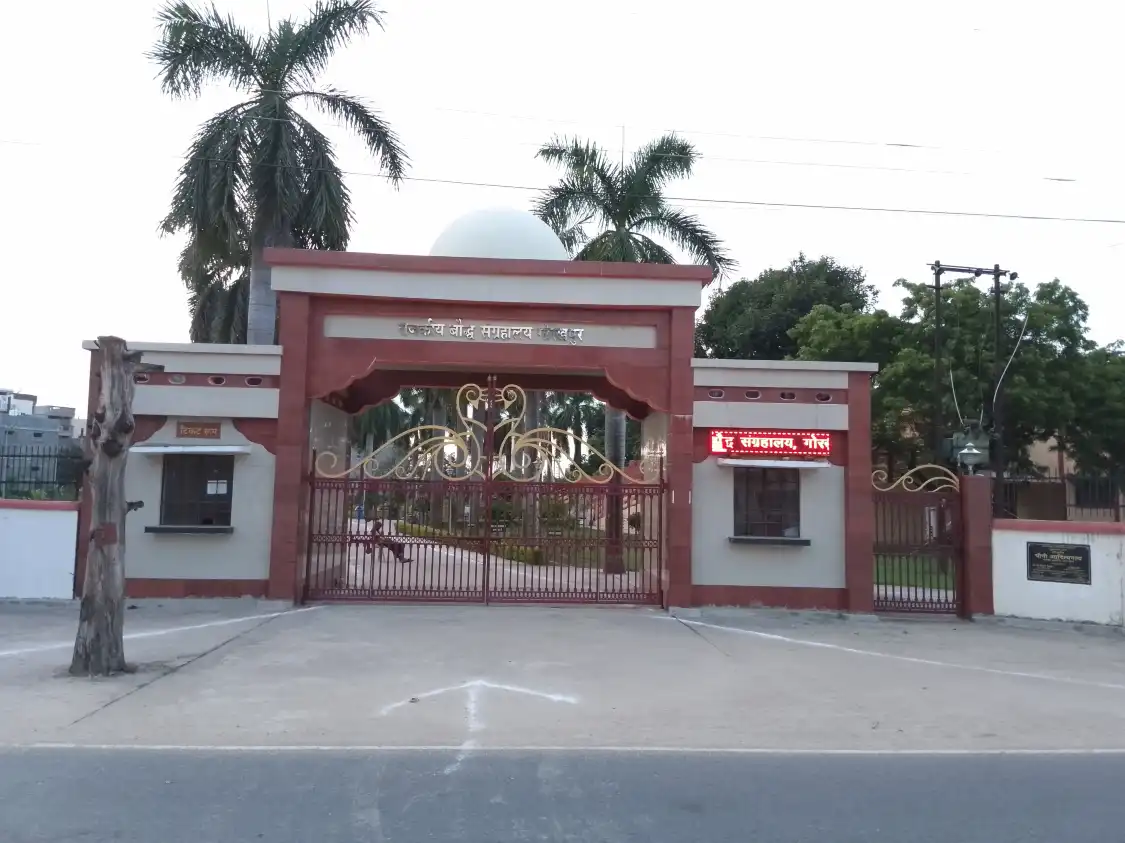 Hotels near Buddha Museum