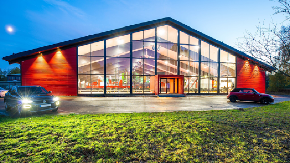 Jump & Climb Untreusee - Trampolinhalle, Indoorklettern & Indoorsoccer