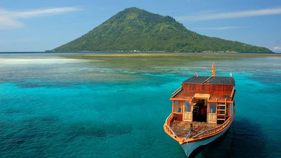 Manadotua Island
