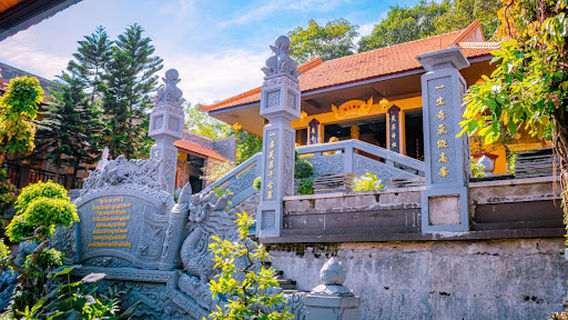 Phu Dung Pagoda
