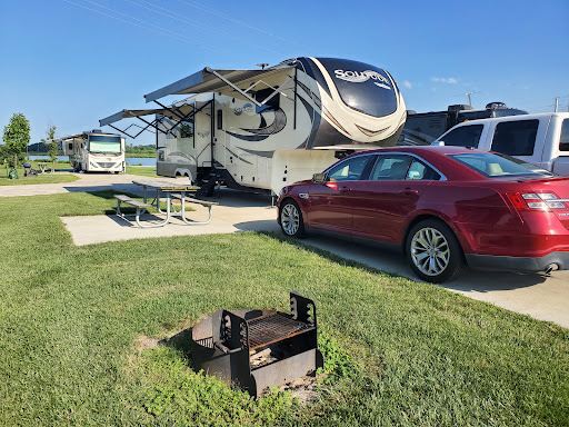 370 Lakeside Park
