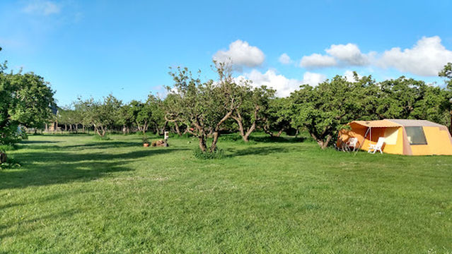 Camping In het fruit