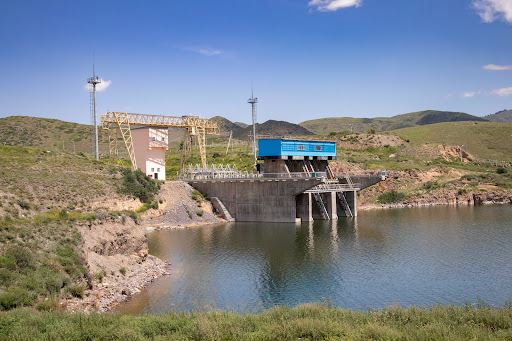 Bestyubinskoye Vodokhranilishche. Ges Moynak