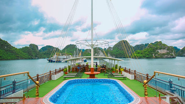 Halong Check-in Lounge of Le Journey - Amanda - Hera Cruises