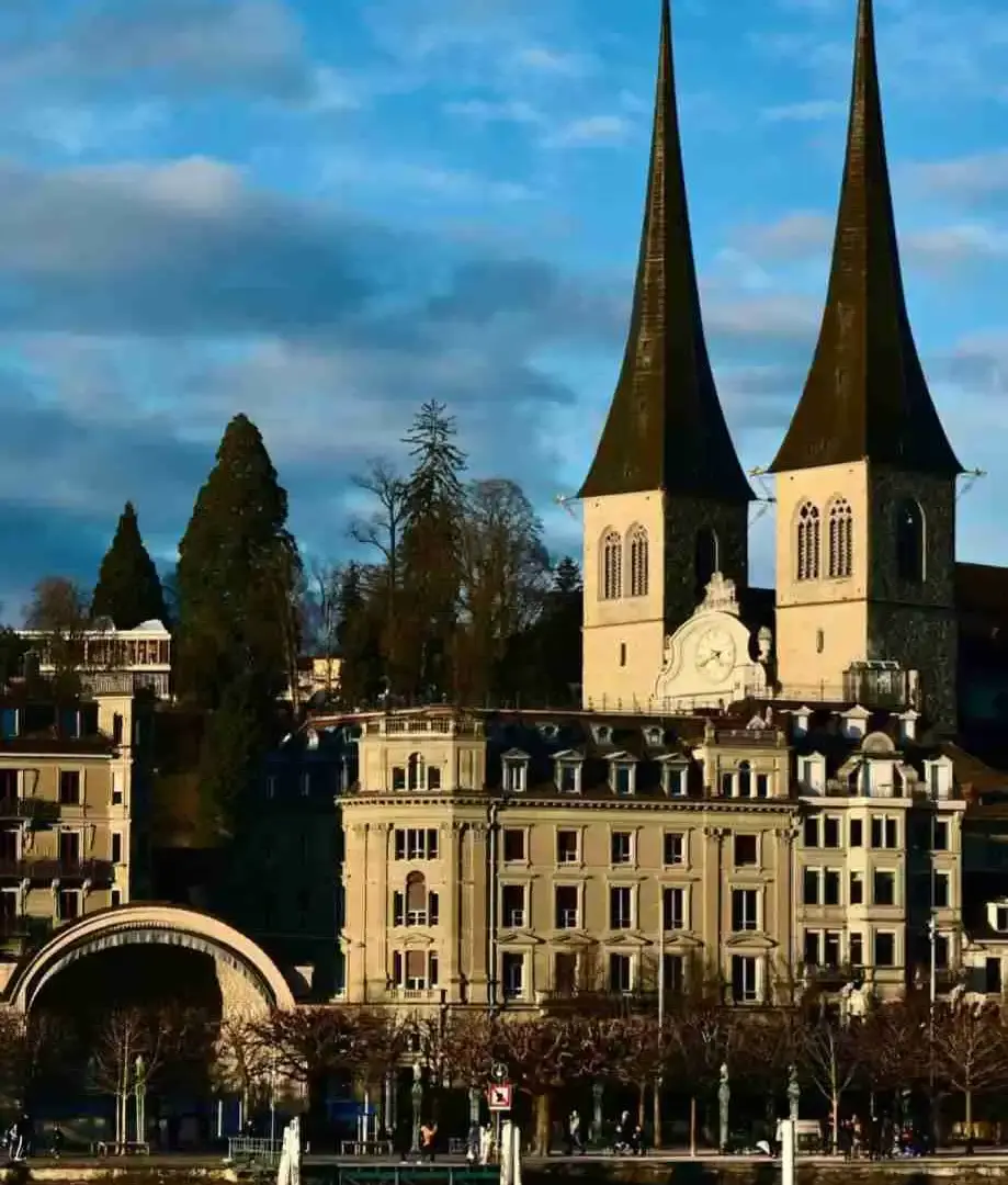 Hotels near Court Church of St. Leodegar