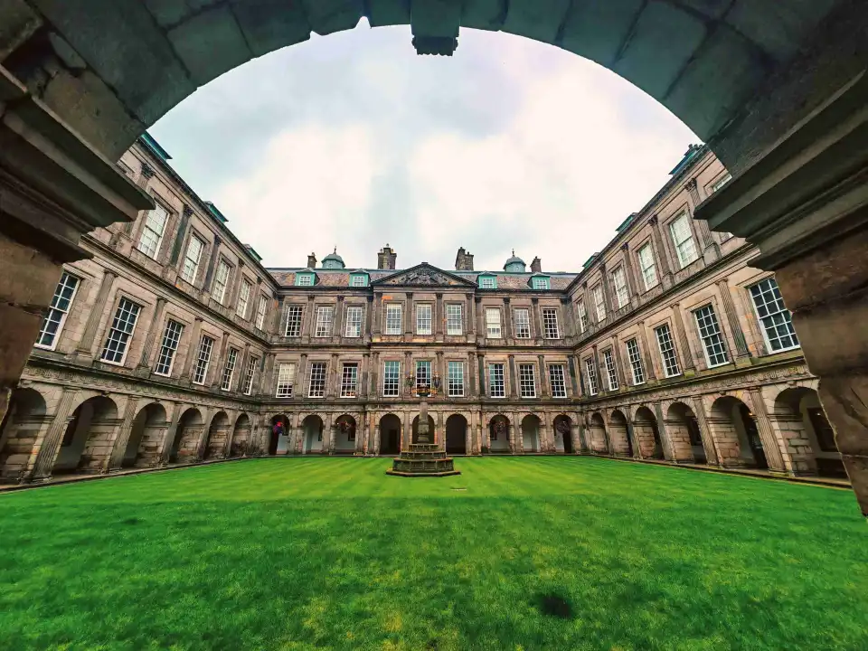 2_Palace of Holyroodhouse