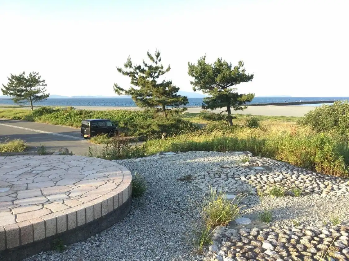 Отели рядом с достопримечательностью «Komatsu Beach»