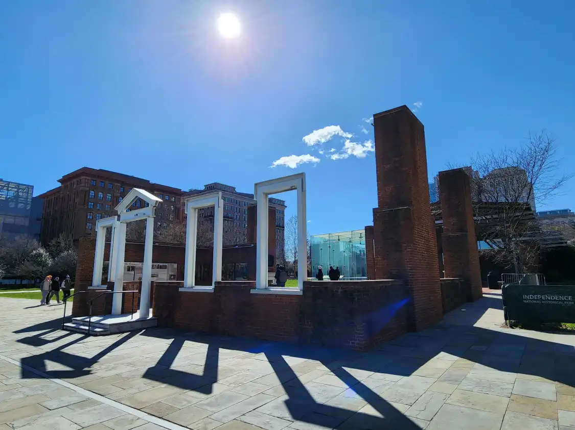 Hotels near President's House Site