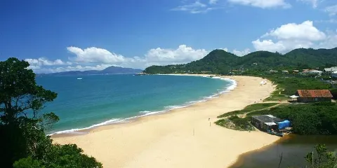 Estaleiro Beach