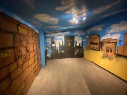 Luna Room (escape game)