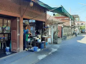 Trok Ban Chin (Ban Chin Alley)