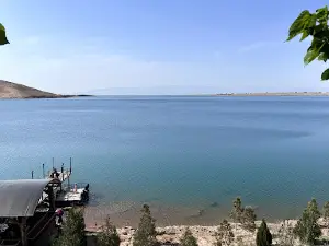 Uchqizil ko'li