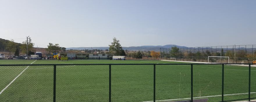 Toprak Futbol Sahası