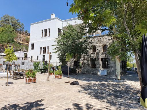 Gazi köşkü şark evi