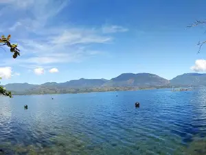 Pinggiran Danau Singkarak