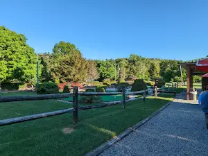 Bon's Ice Cream & Adirondack Miniature Golf